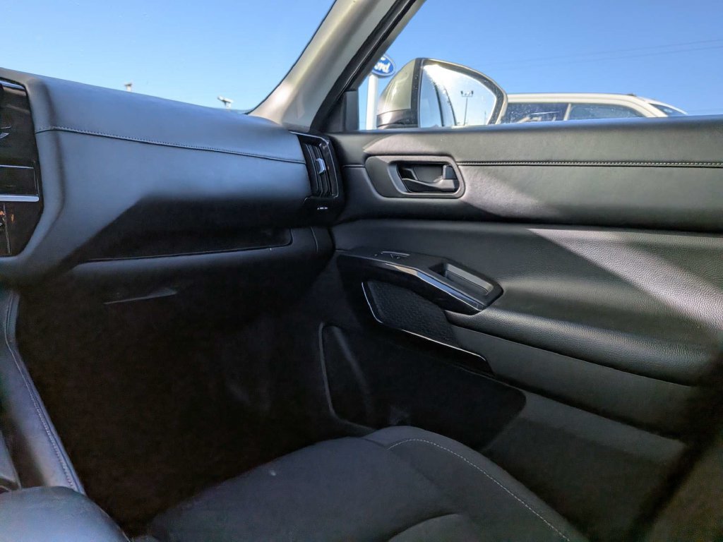 Used 2024 Nissan Pathfinder SV FWD image 15
