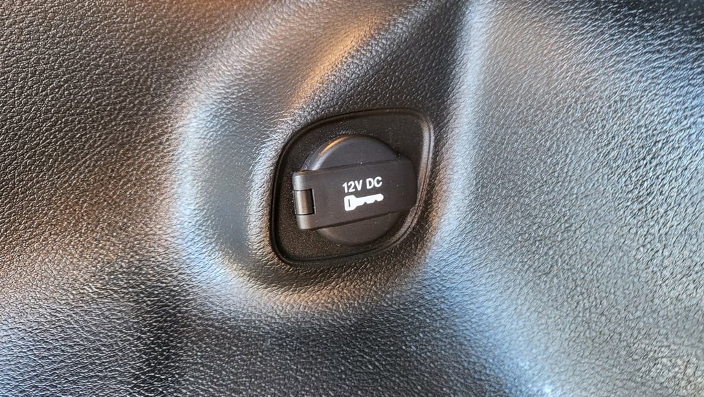 Used 2019 Jeep Cherokee Limited image 12