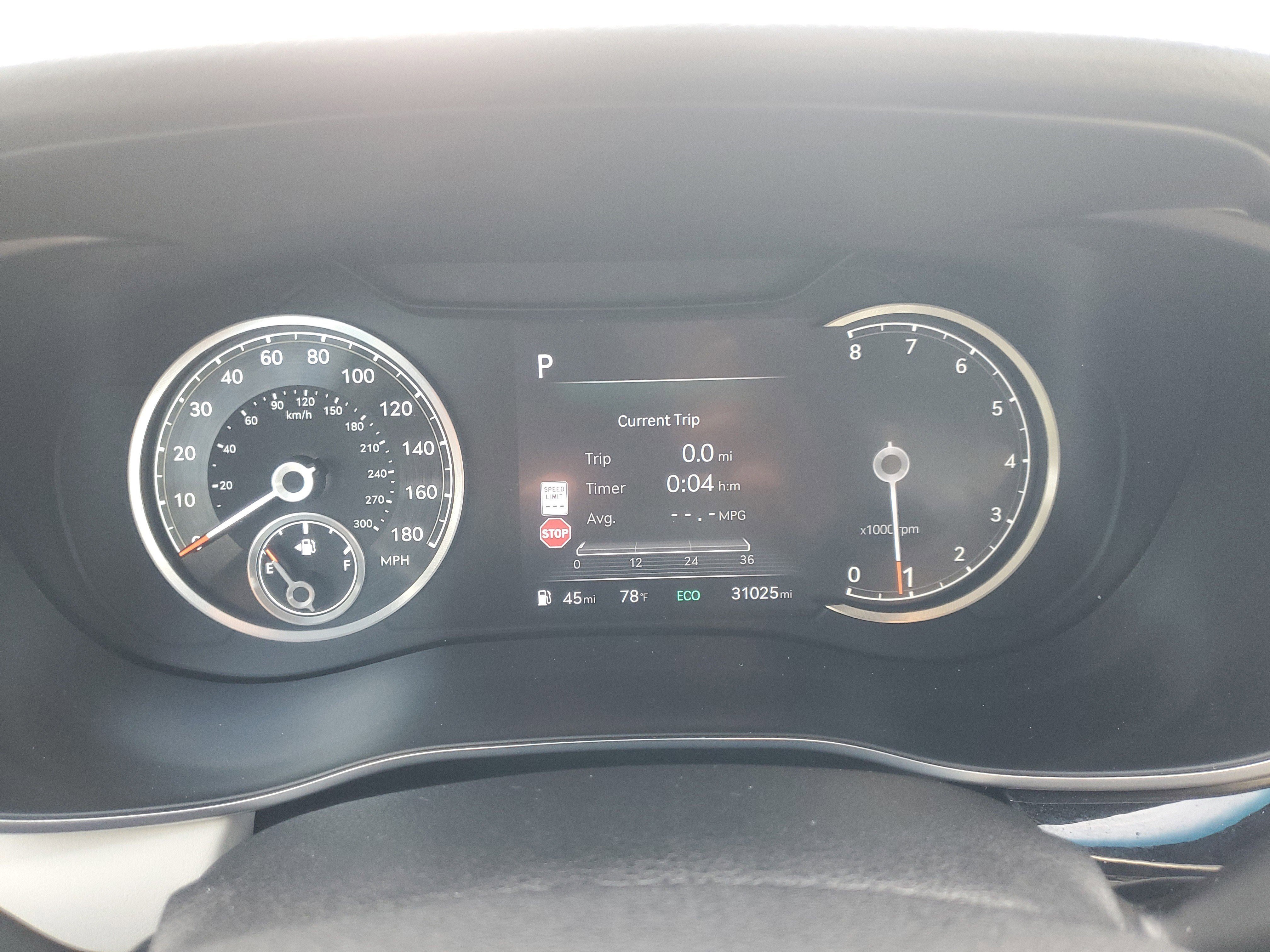 Used 2025 Genesis G70 2.5T image 23