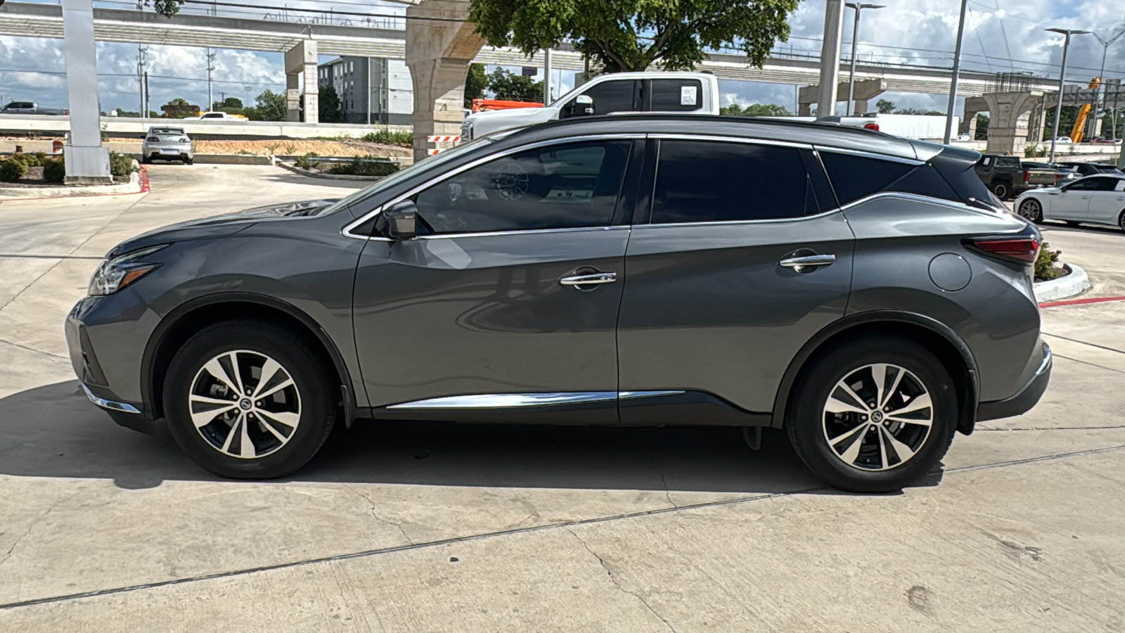 Used 2019 Nissan Murano SV w/ Premium Package FWD image 4