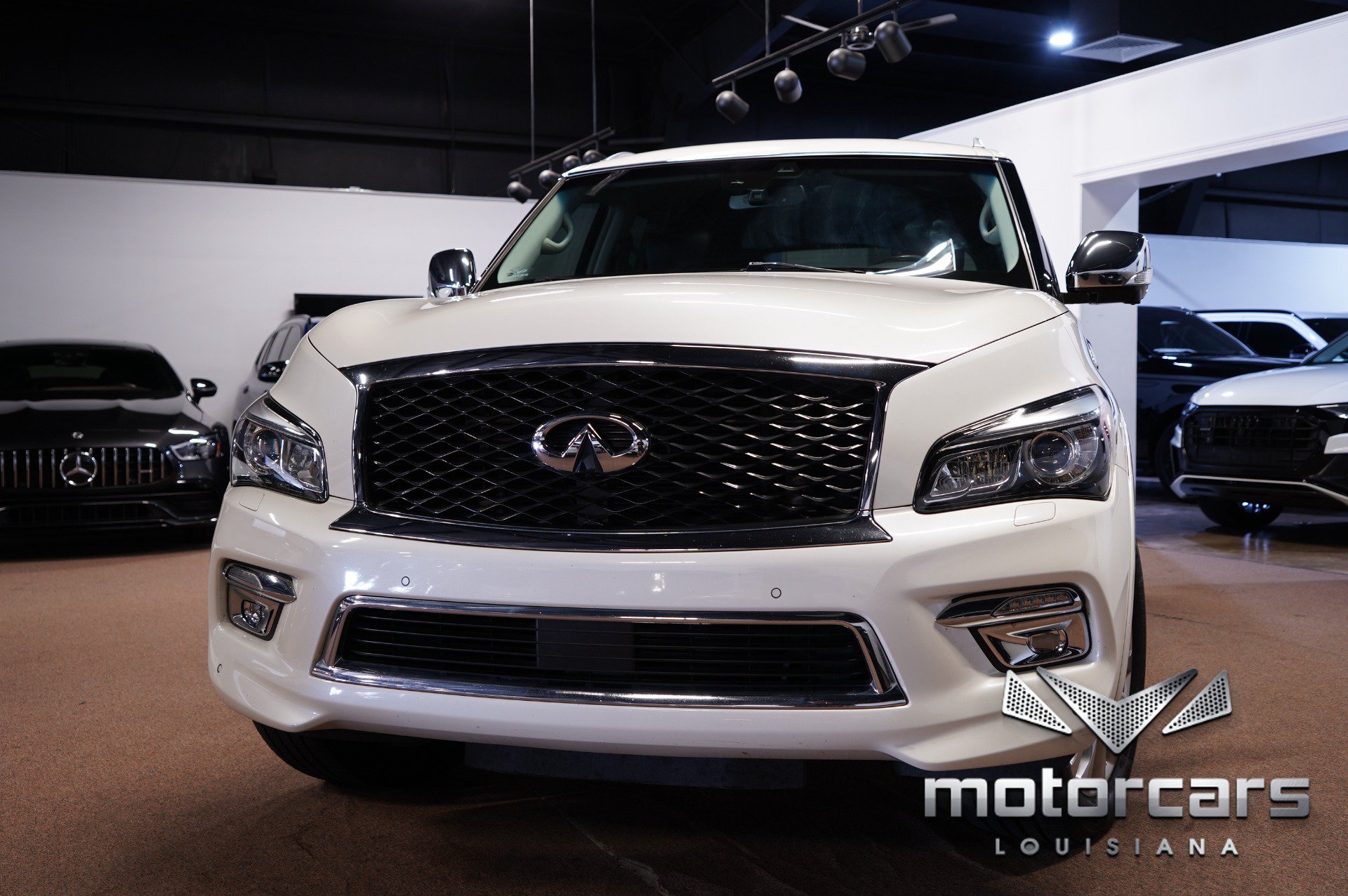 Used 2017 INFINITI QX80 2WD w/ Deluxe Technology Package image 1