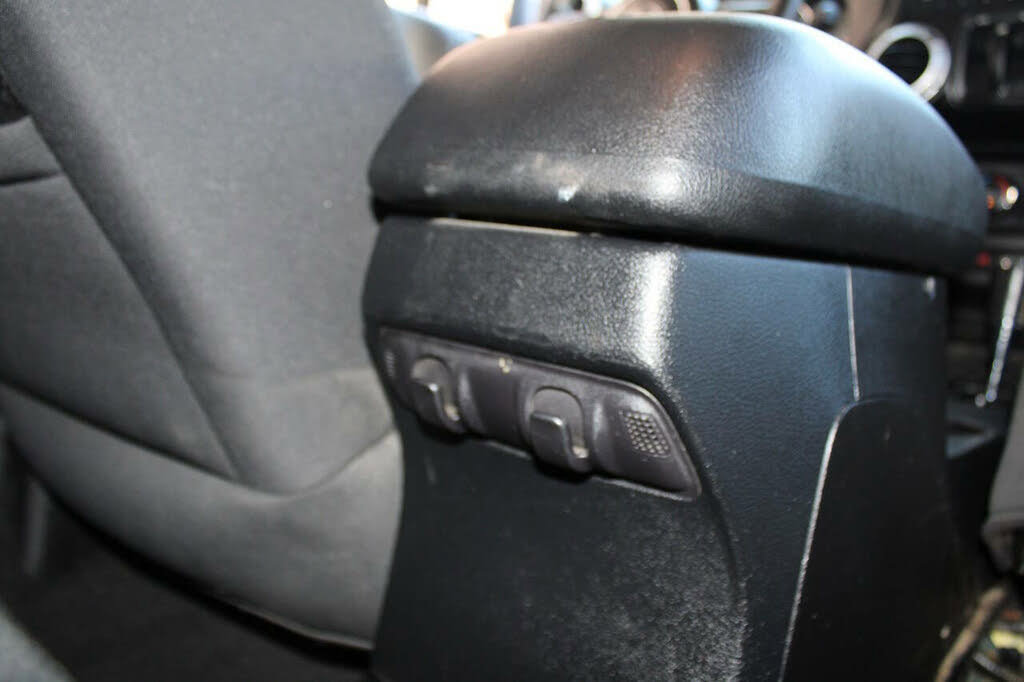 Used 2011 Jeep Wrangler Sahara w/ Connectivity Group AWD/4WD image 66