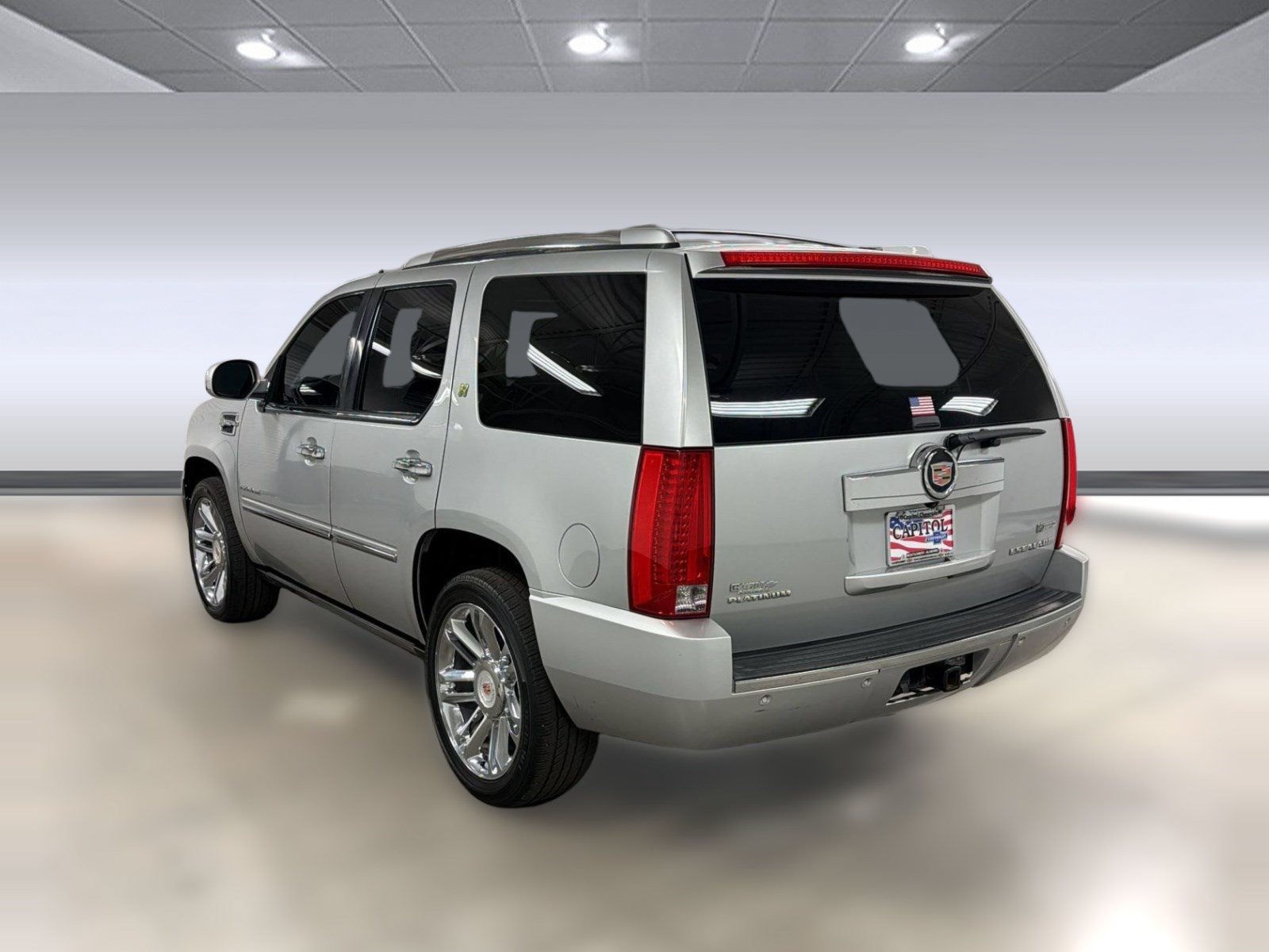Used 2013 Cadillac Escalade Platinum AWD/4WD image 2