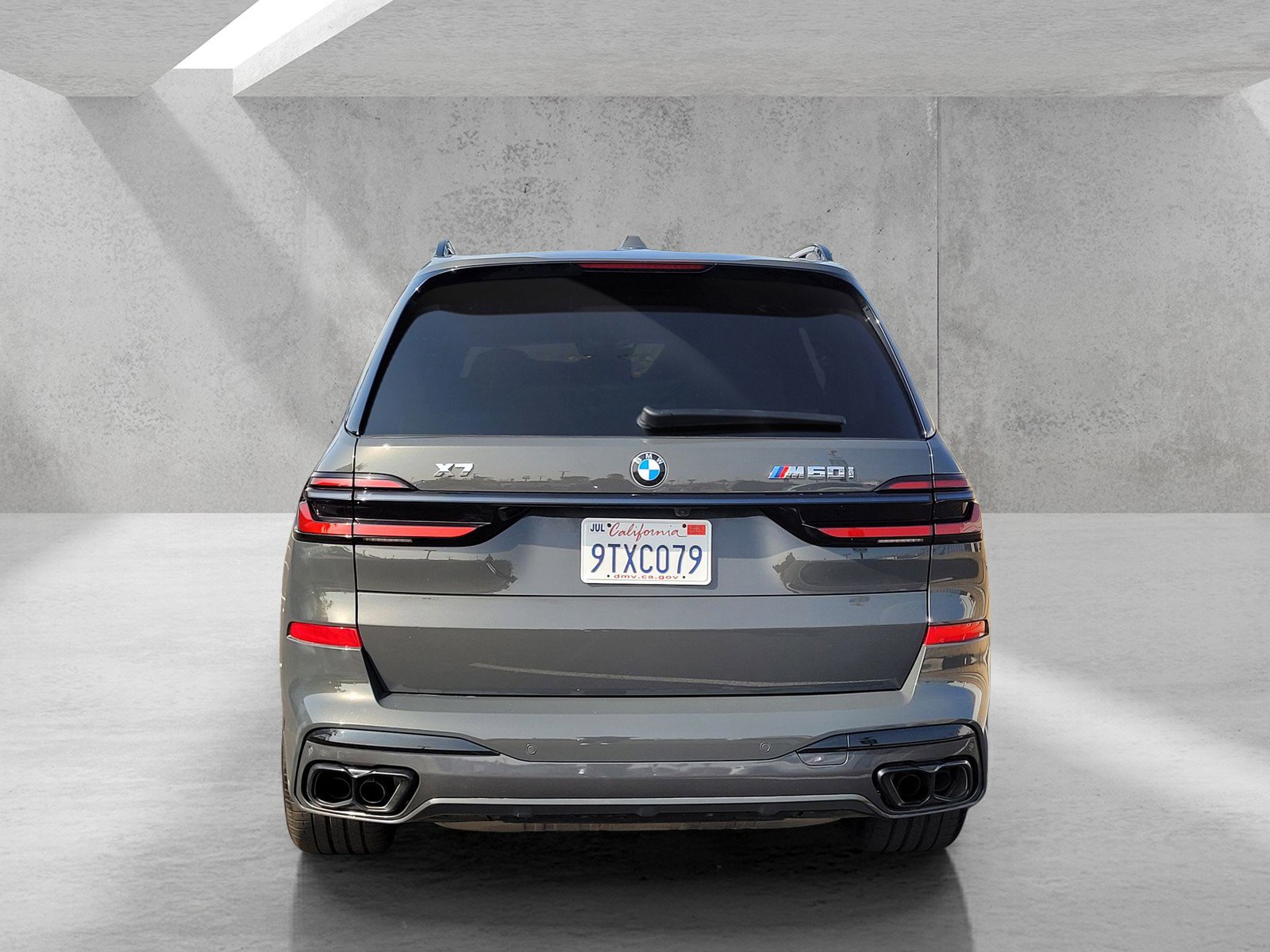 Used 2025 BMW X7 M60i w/ Climate Comfort Package image 5