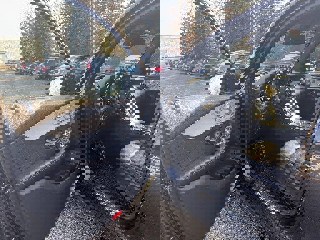 Used 2020 Mercedes-Benz GLC 300 4MATIC image 10