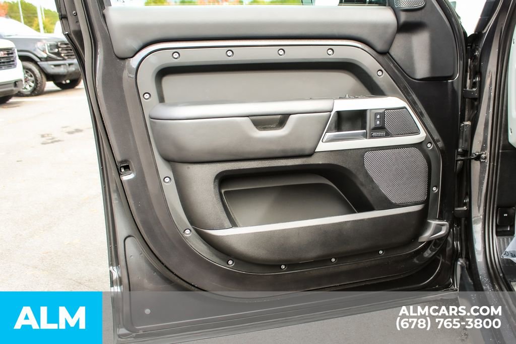 Used 2024 Land Rover Defender 110 X-Dynamic SE image 39