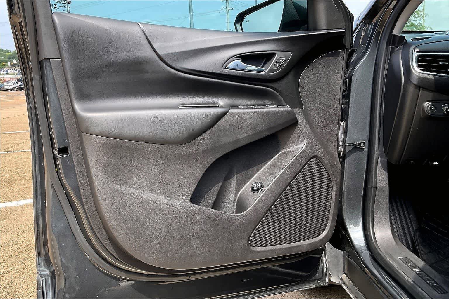 Used 2019 Chevrolet Equinox LT w/ Driver Convenience Package FWD image 26