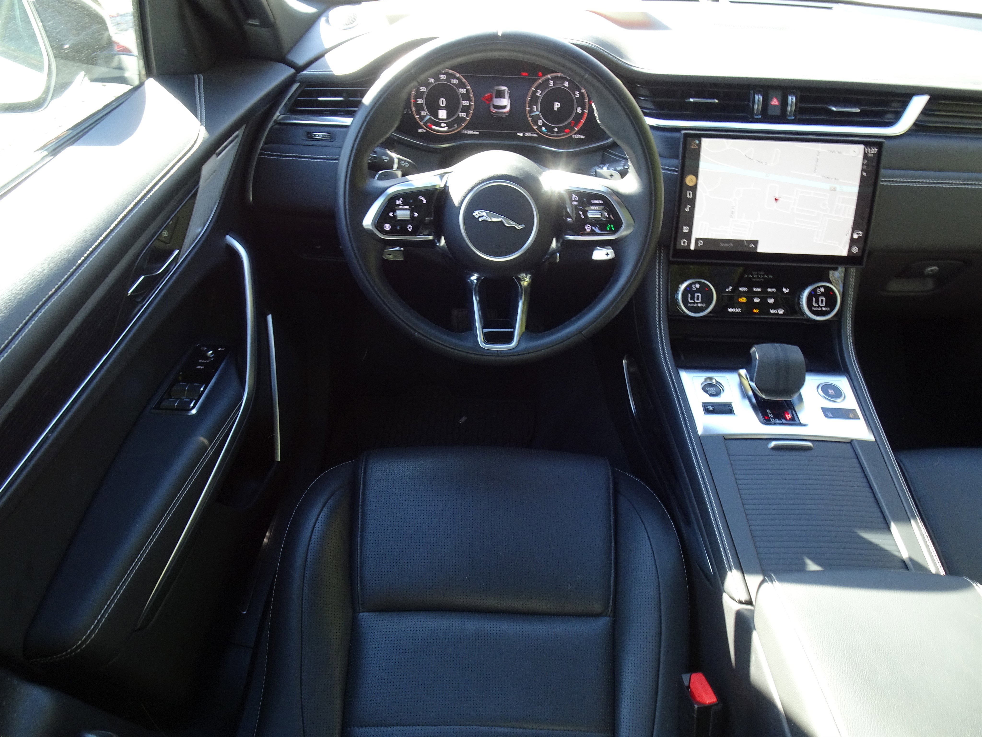 Certified 2025 Jaguar F-PACE R-Dynamic S image 19