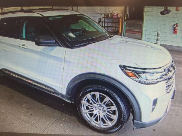 Used 2025 Ford Explorer Active w/ Active Comfort Package AWD/4WD image 1