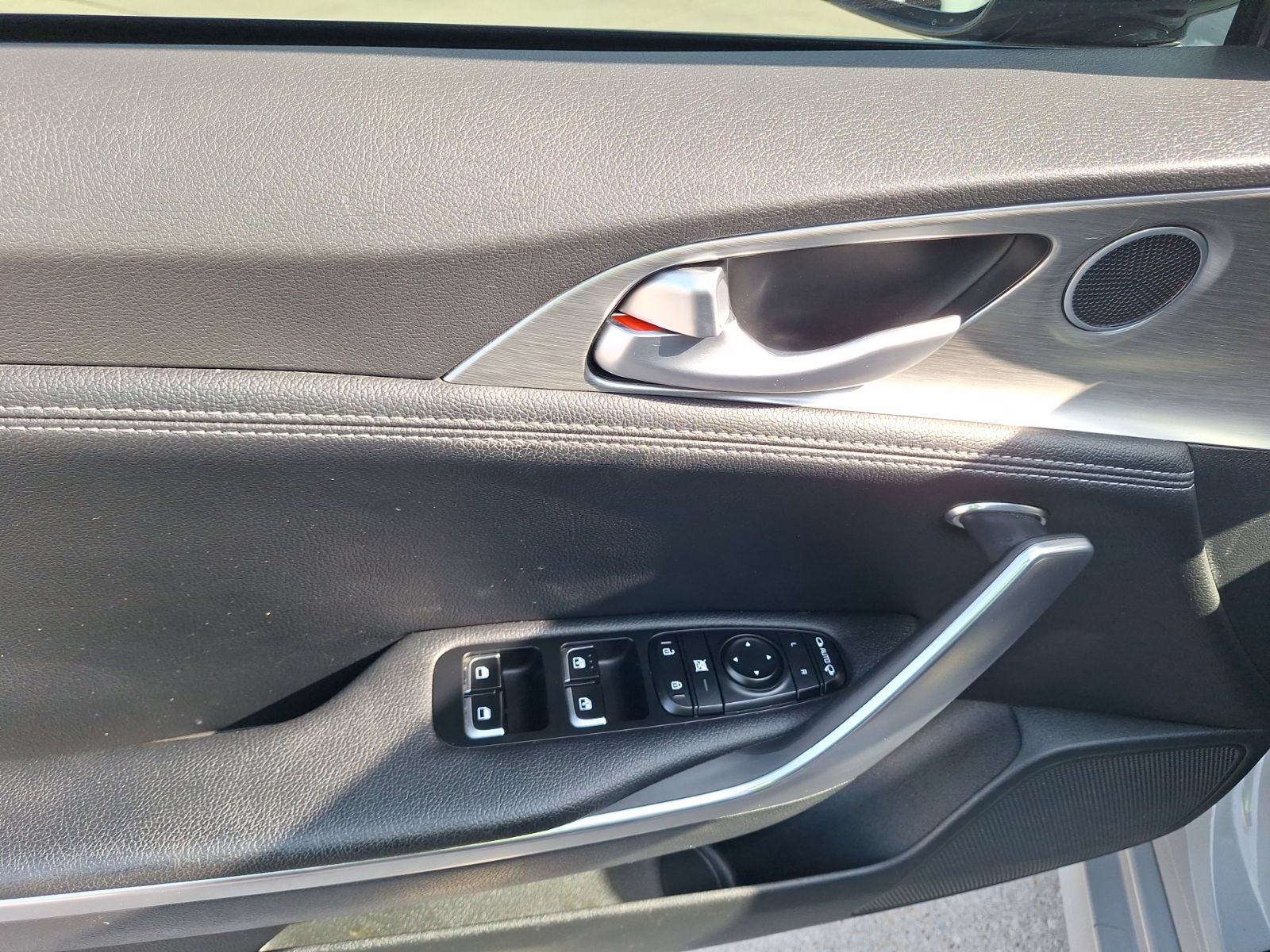 Used 2022 Kia Stinger GT1 AWD/4WD image 16
