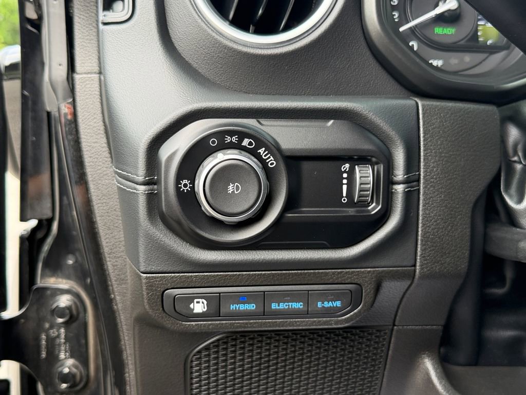 Used 2024 Jeep Wrangler High Altitude AWD/4WD image 31