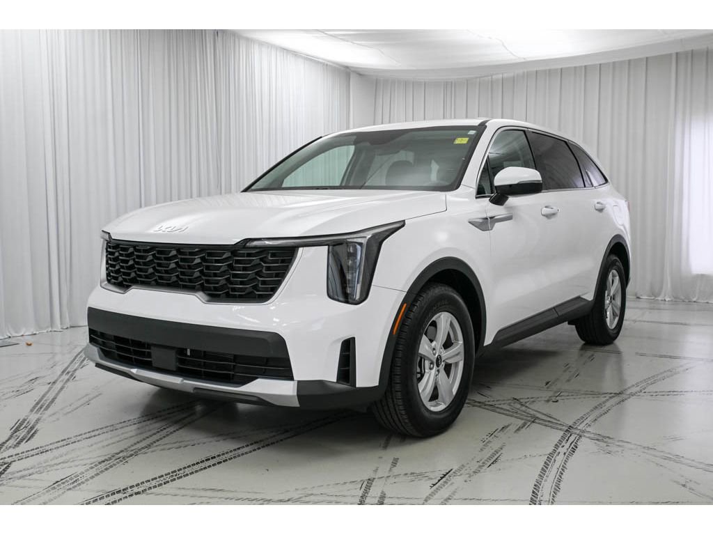 Certified 2025 Kia Sorento LX image 4
