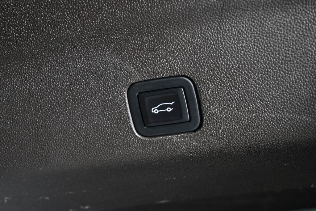 Used 2022 Chevrolet Suburban LT w/ LT Signature Plus Package RWD image 36