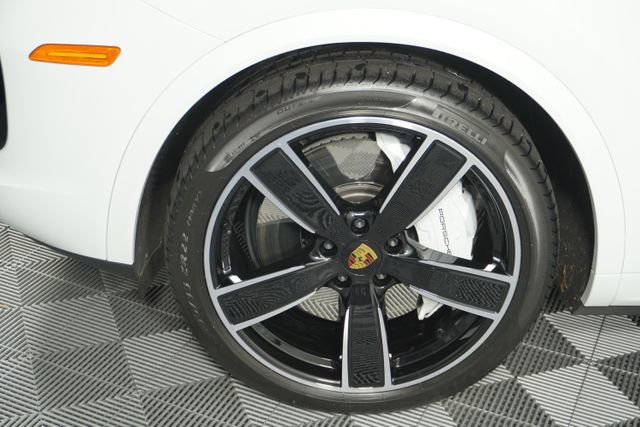 Used 2022 Porsche Cayenne Turbo AWD/4WD image 27
