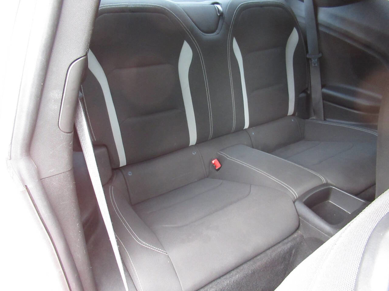 Used 2021 Chevrolet Camaro LT RWD image 9