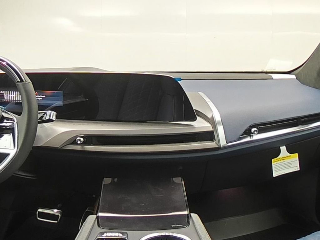 New 2026 Cadillac Vistiq Premium Luxury w/ LPO, Floor Liner Package AWD/4WD image 10