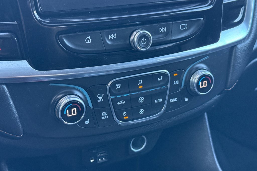 Used 2021 Chevrolet Traverse LT w/ LT Premium Package image 19