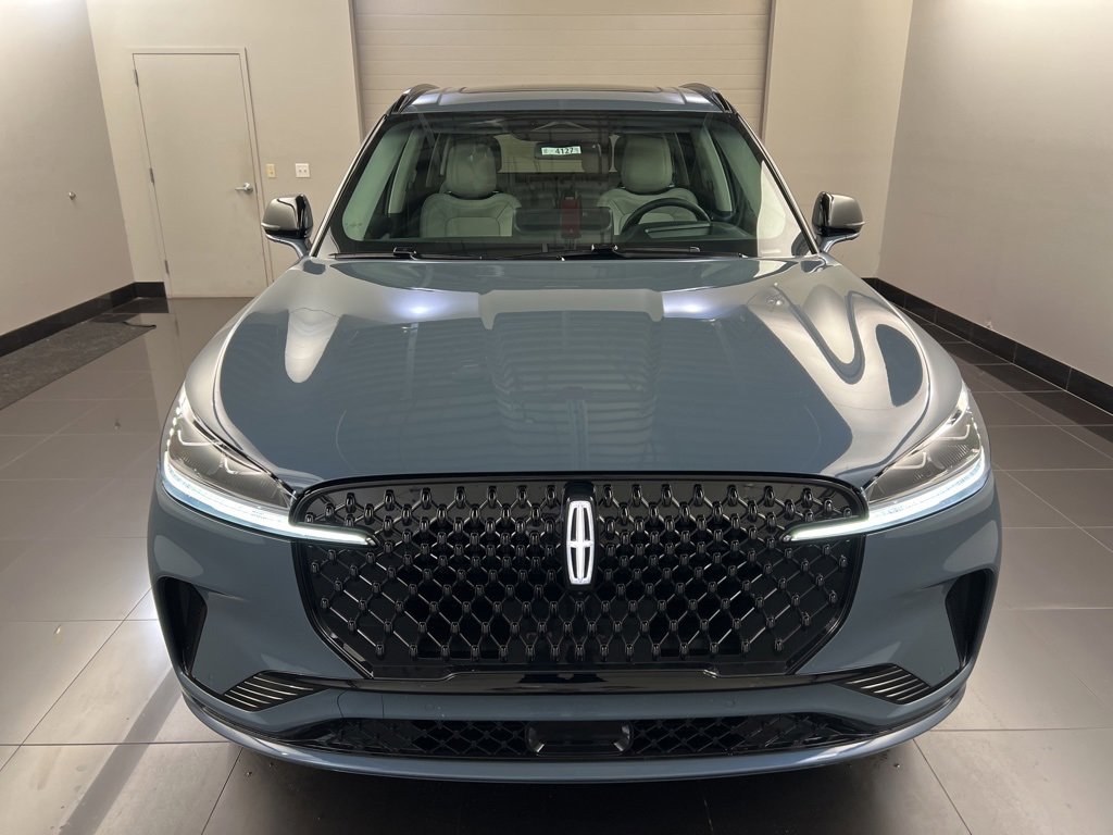 Used 2025 Lincoln Aviator Reserve w/ Equipment Group 201A image 2