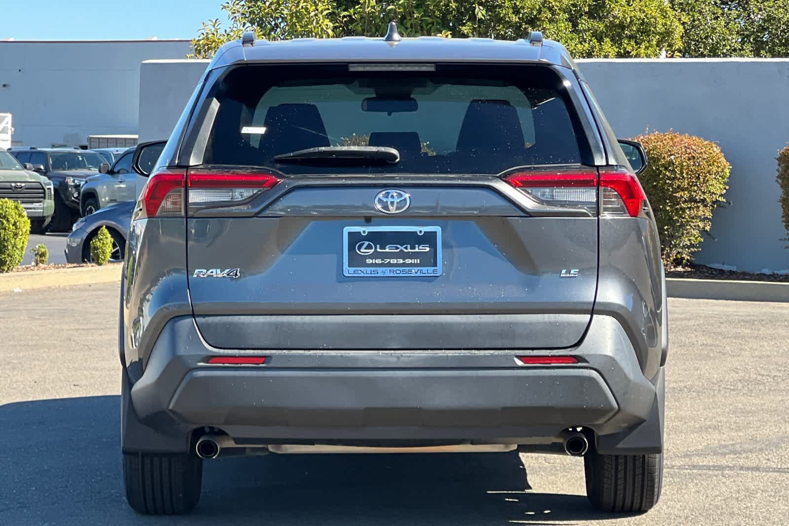 Used 2019 Toyota RAV4 LE FWD image 8