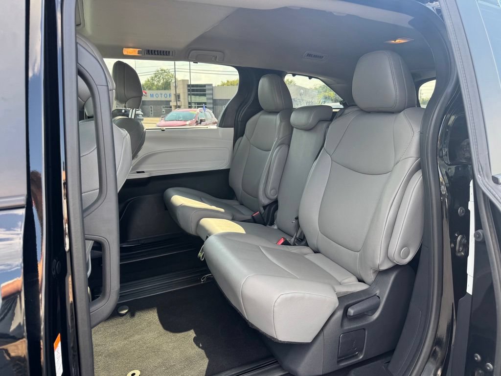 Used 2026 Toyota Sienna XLE FWD image 21