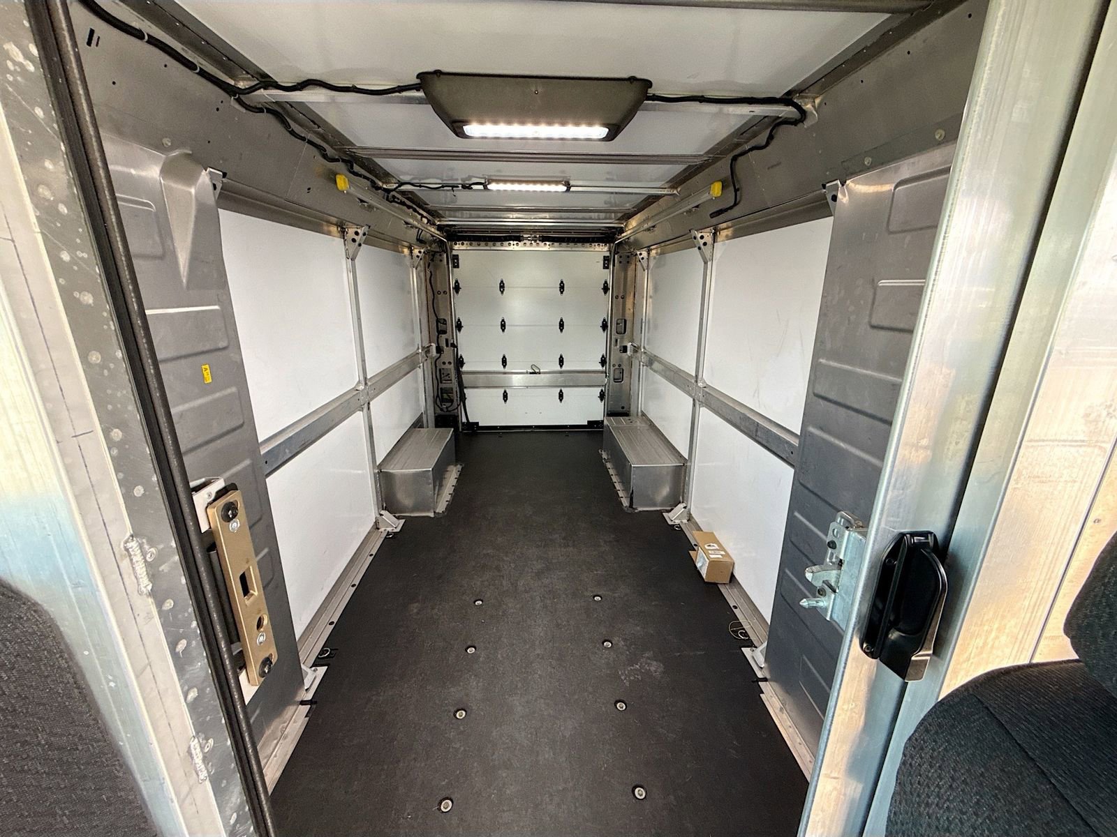 Used 2024 Chevrolet Brightdrop 600 w/ Commercial Equipment Package AWD/4WD image 17