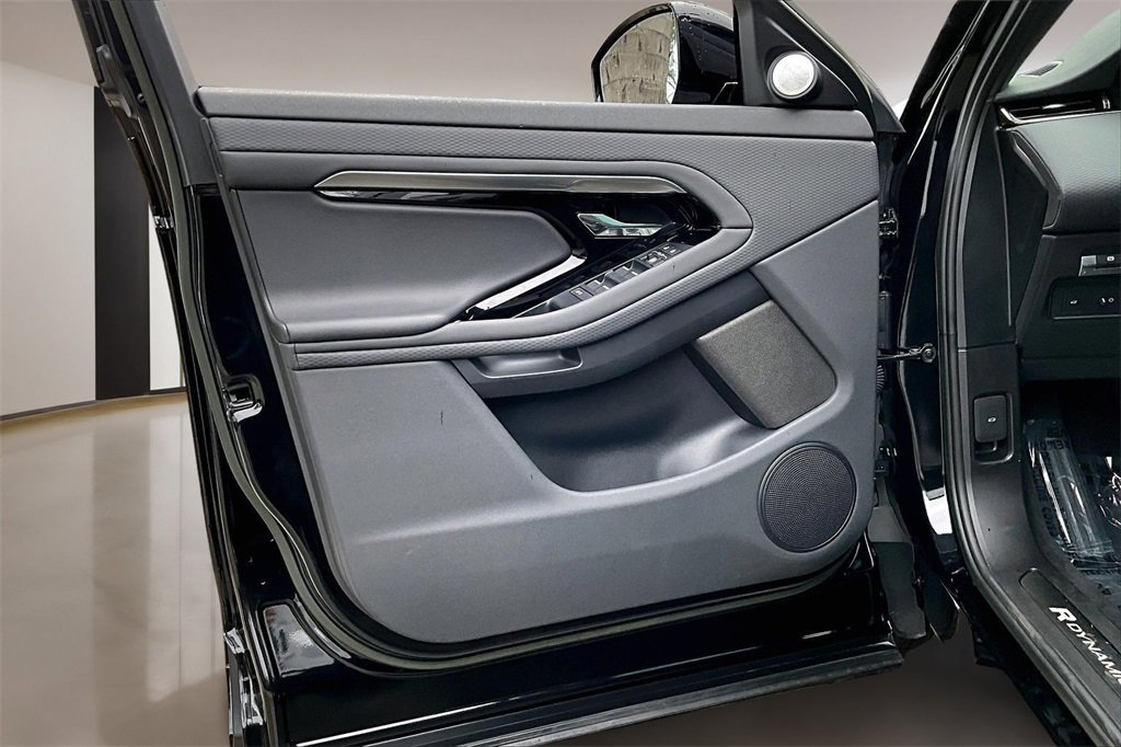 Used 2023 Land Rover Range Rover Evoque R-Dynamic S image 18