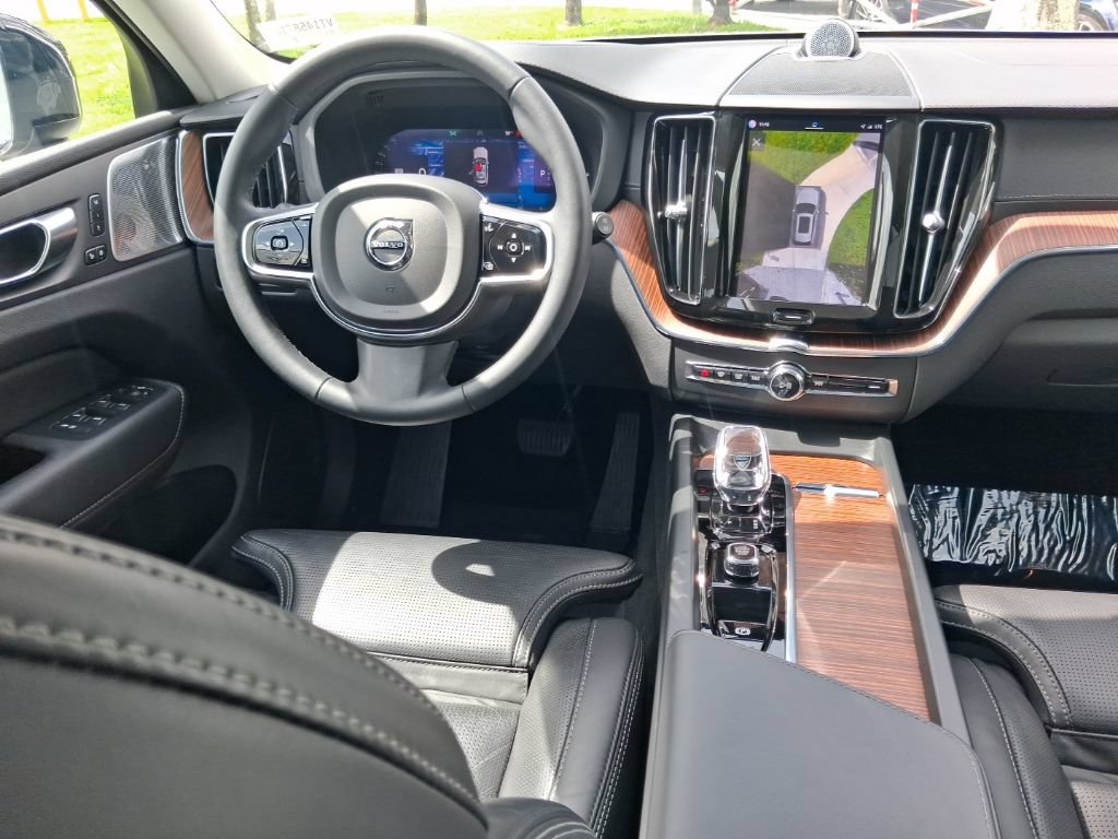 Certified 2024 Volvo XC60 T8 Ultimate AWD/4WD image 10