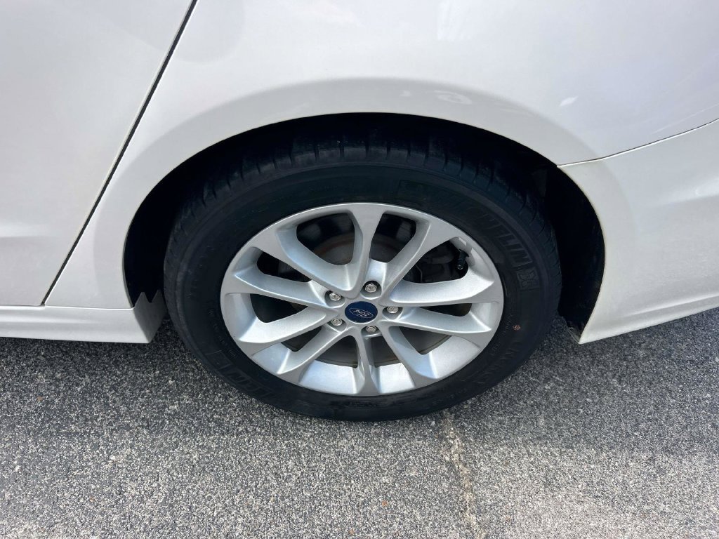 Used 2020 Ford Fusion SE FWD image 13