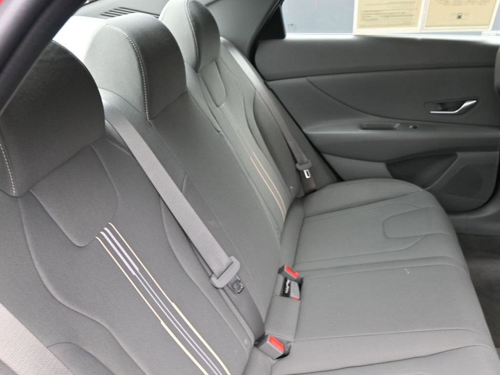 Certified 2025 Hyundai Elantra Sport image 13