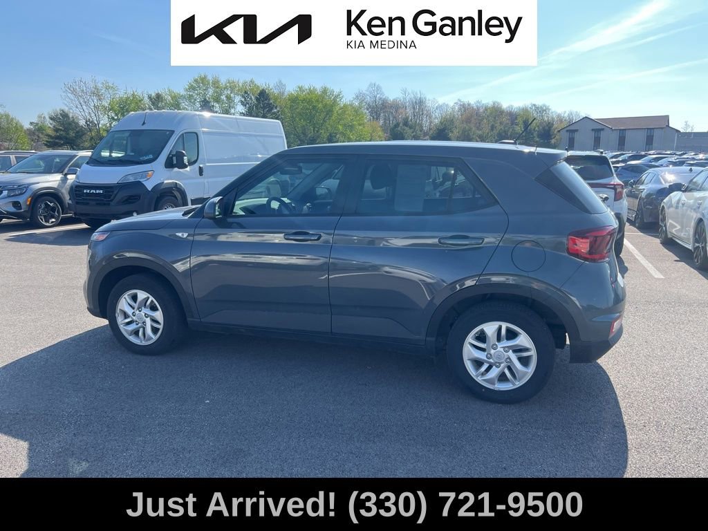 Used 2023 Hyundai Venue SE FWD image 8