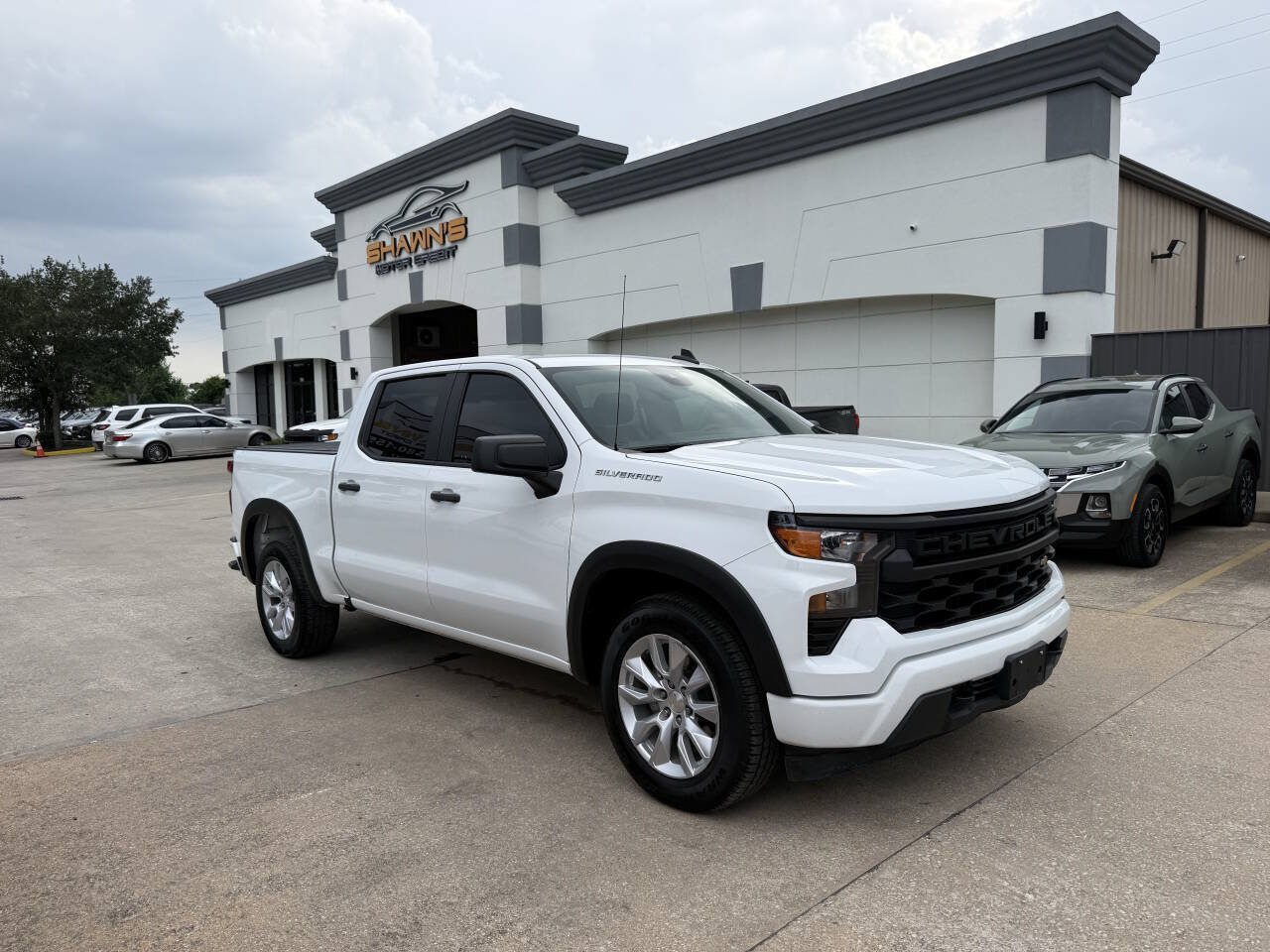 Used 2023 Chevrolet Silverado 1500 Custom RWD image 2