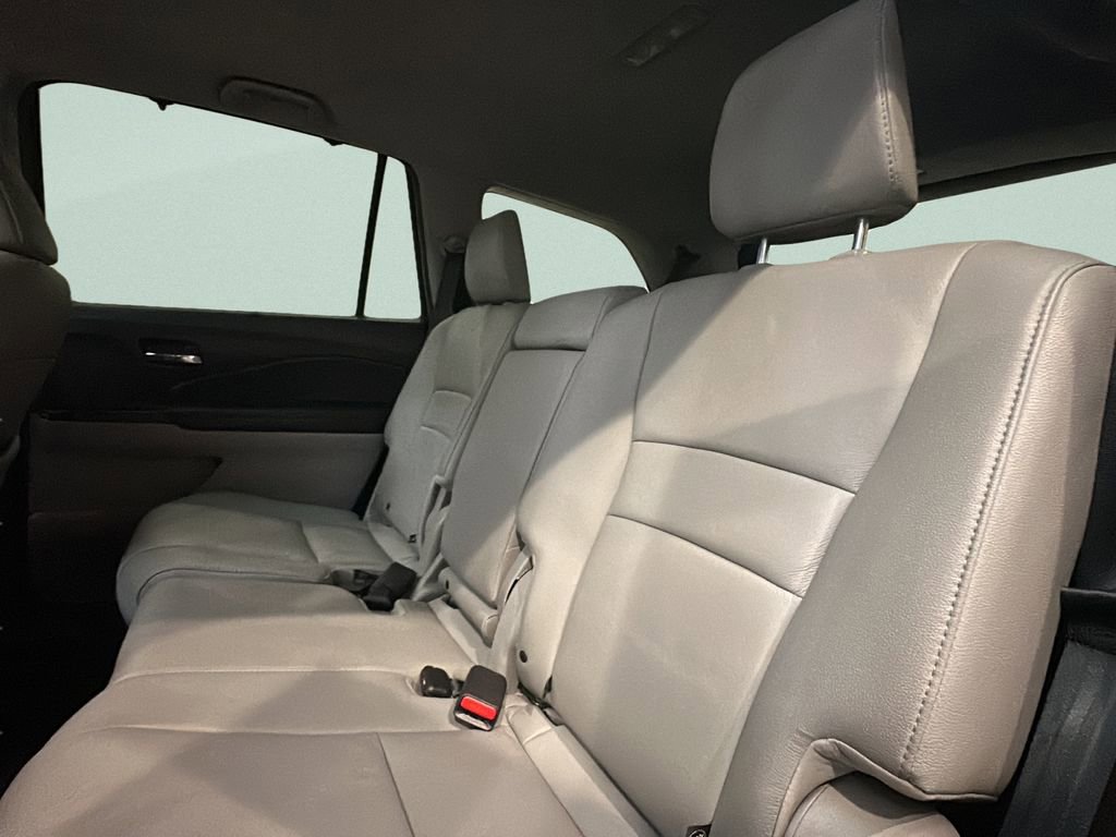 Used 2017 Honda Pilot Touring image 13