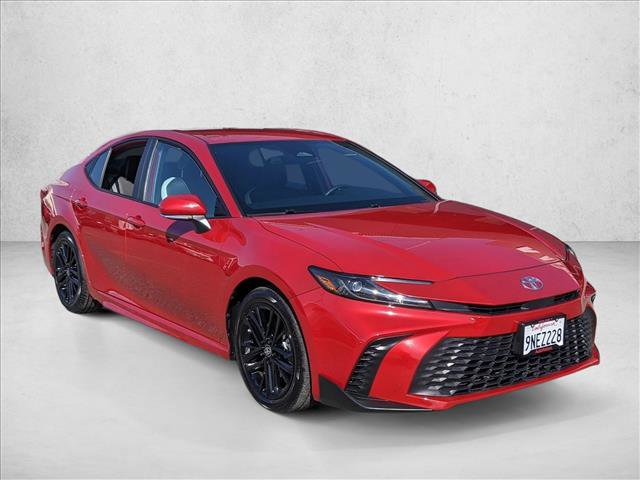 Used 2025 Toyota Camry SE image 3