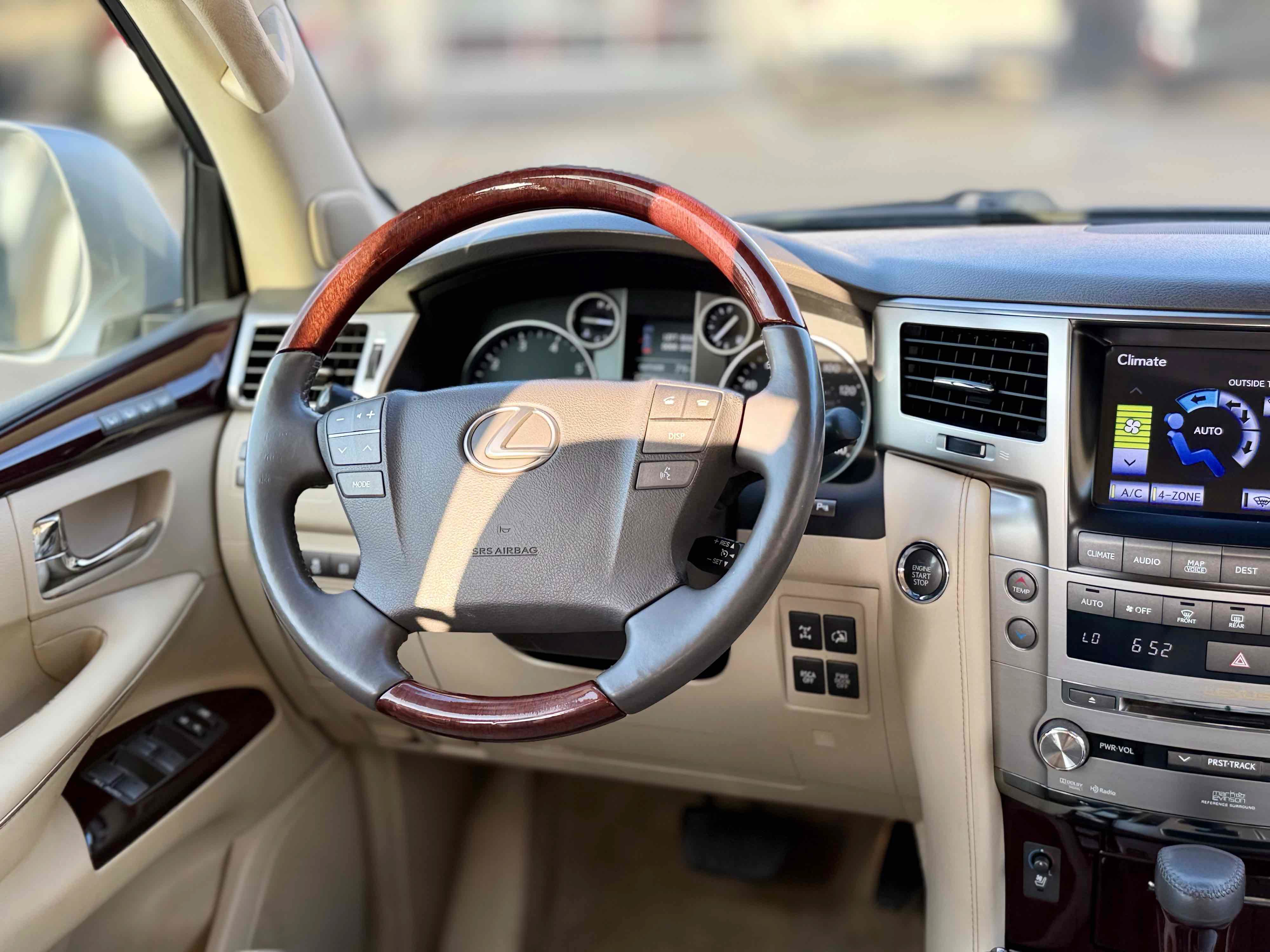 Used 2013 Lexus LX 570 4WD w/ Luxury Pkg image 27