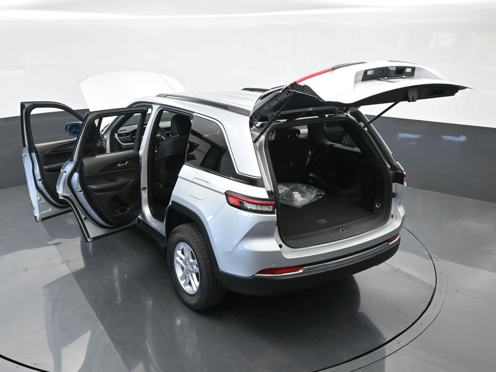 Used 2024 Jeep Grand Cherokee Laredo w/ Trailer Tow Package image 49