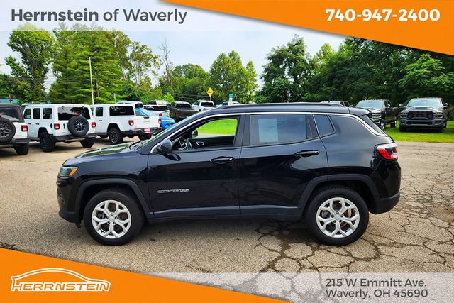 Used 2024 Jeep Compass Latitude AWD/4WD image 4
