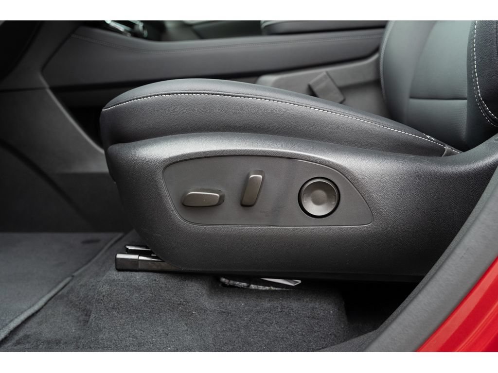 Used 2025 Chevrolet Traverse LT w/ Sun and Wheel Package FWD image 15