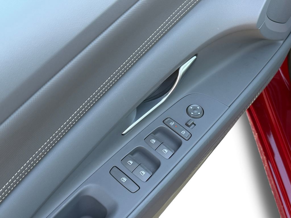 Certified 2025 Hyundai Elantra SEL FWD image 17