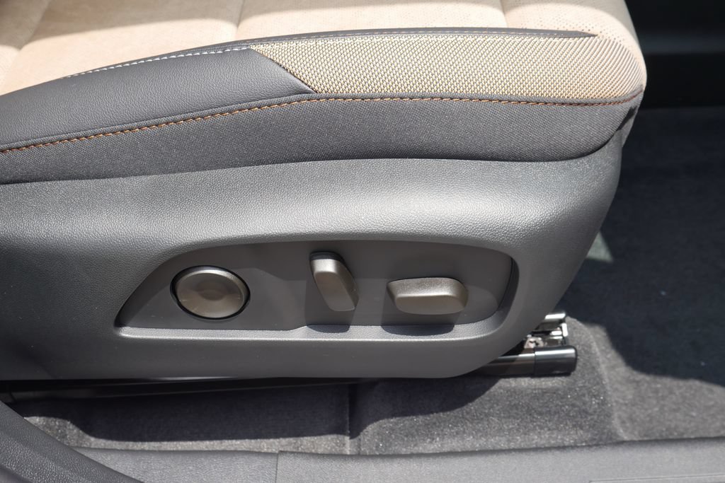 New 2027 Chevrolet Equinox ACTIV w/ Safety and Technology Package AWD/4WD image 13