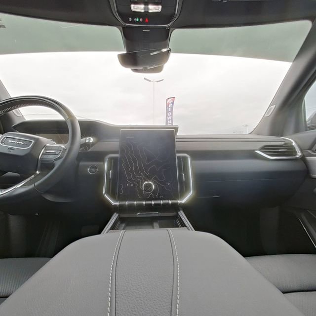 Used 2025 GMC Acadia Denali w/ Super Cruise Package image 27