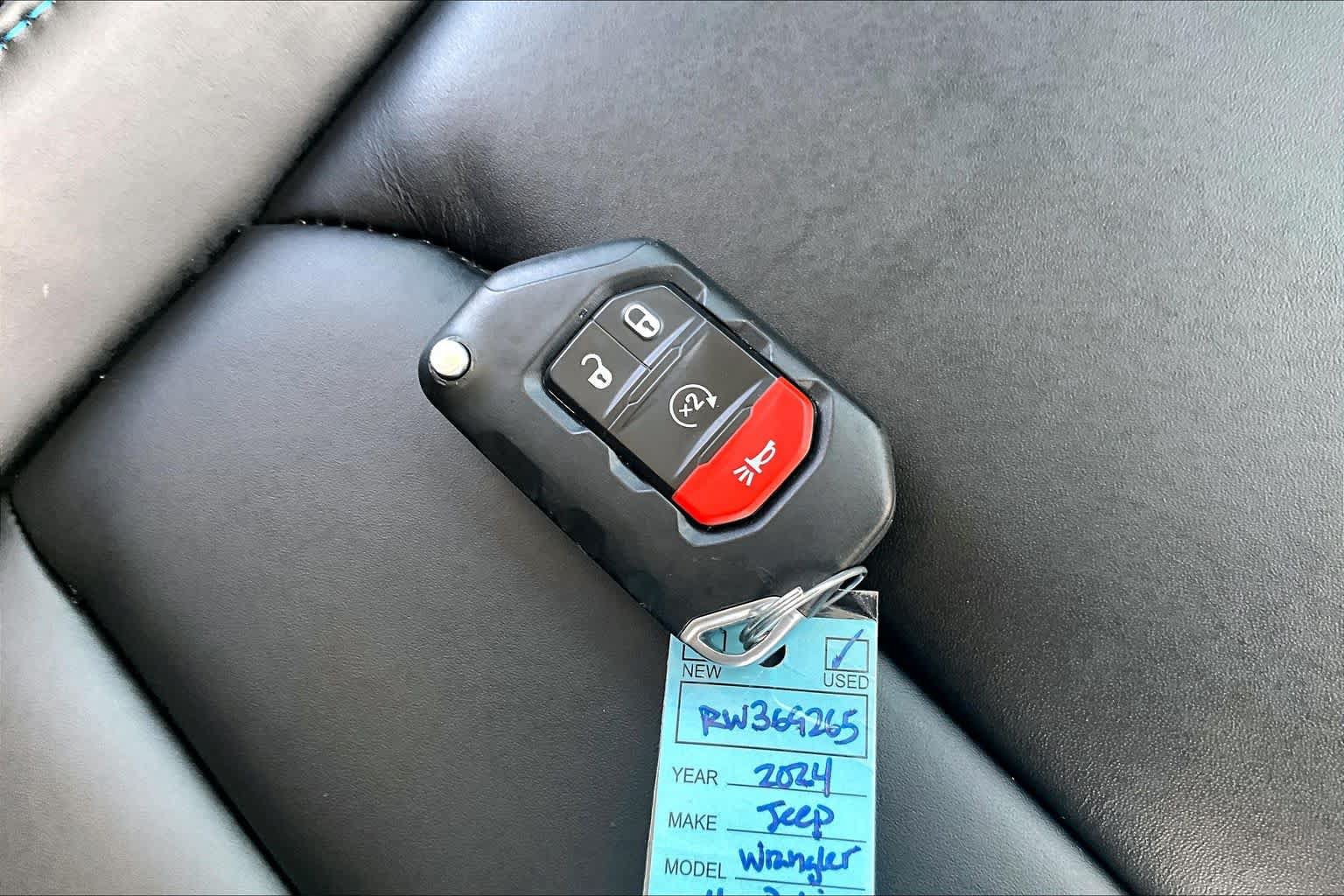 Used 2024 Jeep Wrangler Unlimited Rubicon 4xe w/ Convenience Group AWD/4WD image 14