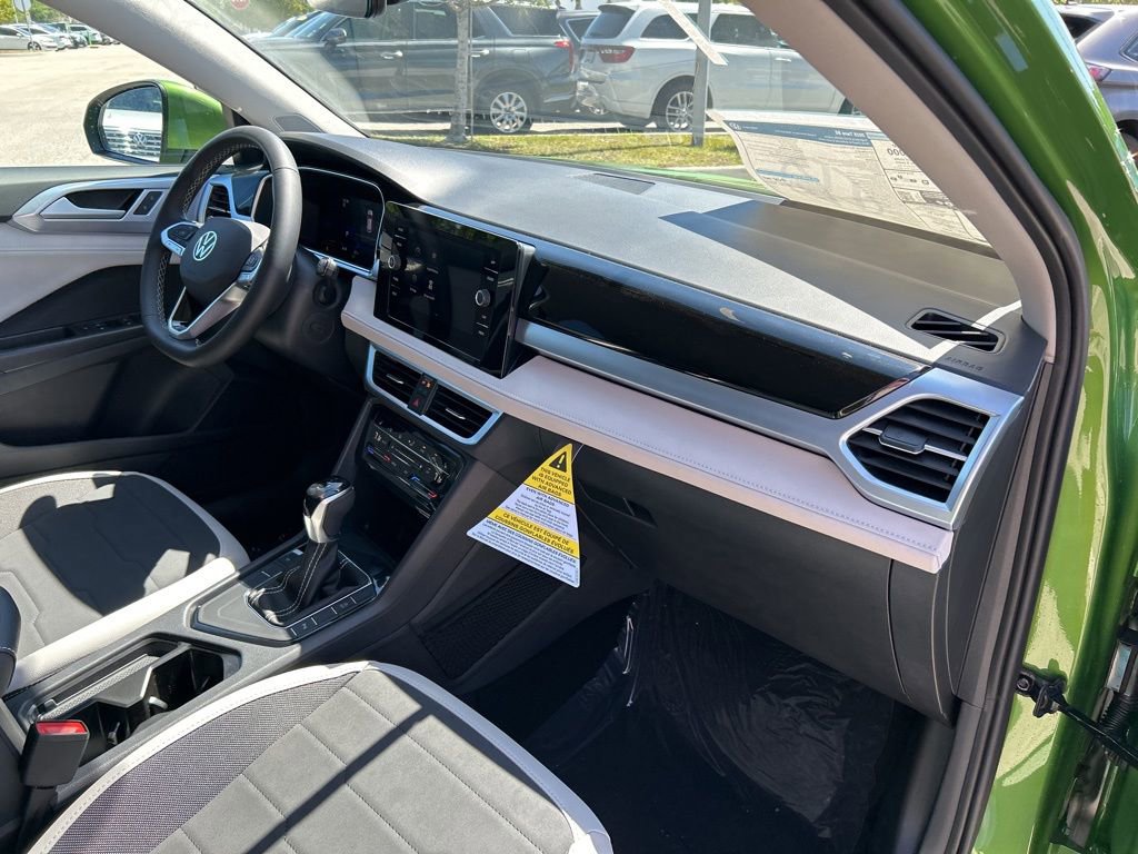 Used 2025 Volkswagen Taos SE image 38