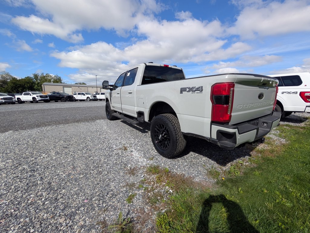 Used 2025 Ford F250 XLT w/ Black Appearance Package AWD/4WD image 4