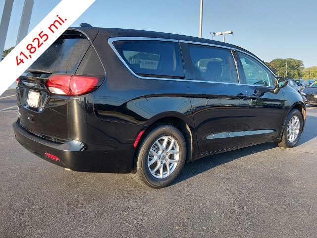 Used 2024 Chrysler Voyager LX FWD image 3