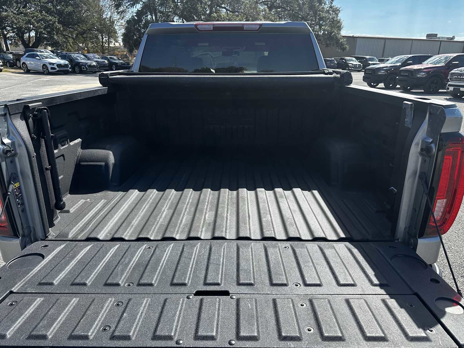 Used 2023 GMC Sierra 1500 SLT w/ SLT Premium Package image 31