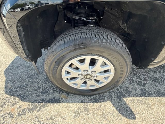 Used 2025 Toyota Tacoma SR5 AWD/4WD image 11