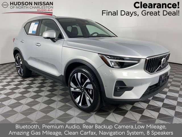 Used 2023 Volvo XC40 B5 Plus w/ Driver Assist Package AWD/4WD image 1