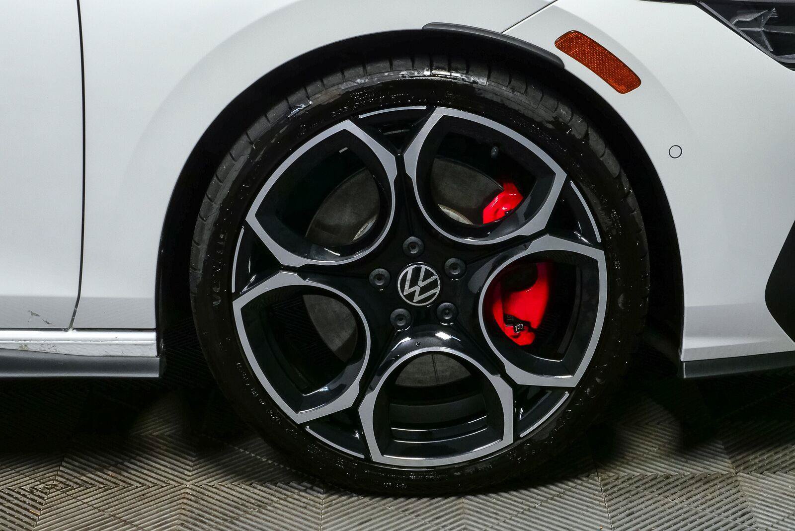 Certified 2025 Volkswagen GTI Autobahn FWD image 40