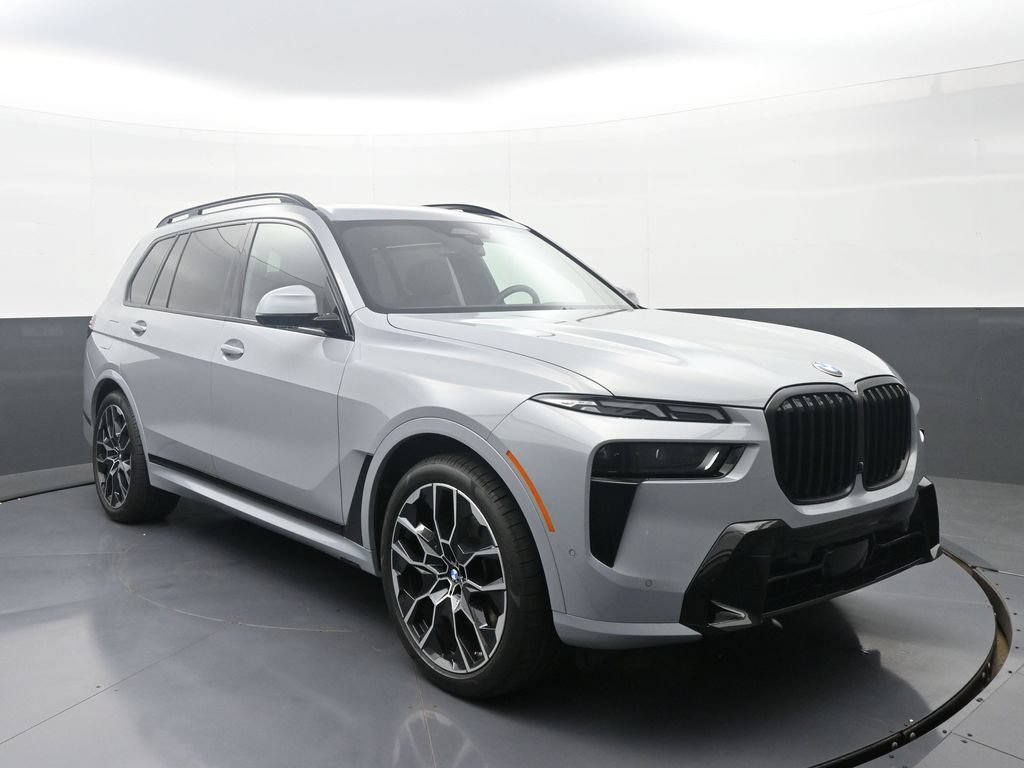 Used 2026 BMW X7 xDrive40i w/ M Sport Package AWD/4WD image 3