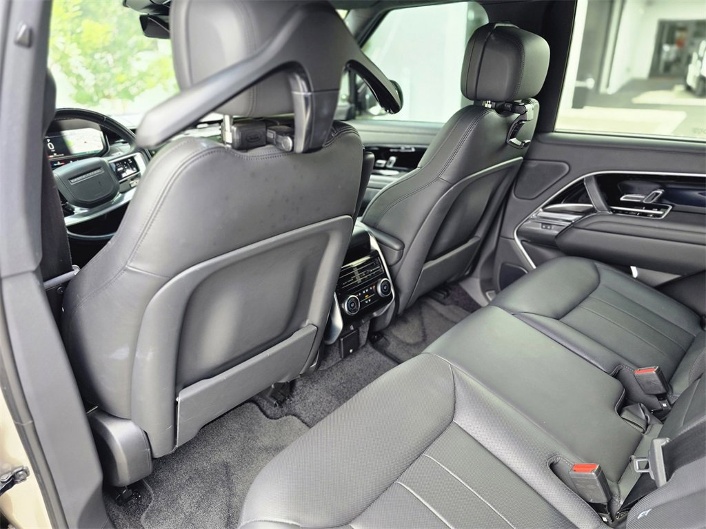 Used 2024 Land Rover Range Rover SE image 13